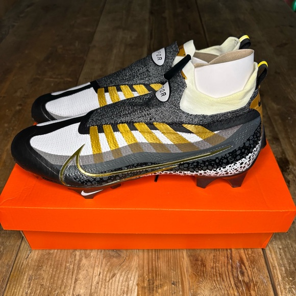 NIB Nike Vapor Edge Elite 360 Flyknit Black Gold DQ3558-002 Football Cleats - Picture 1 of 9